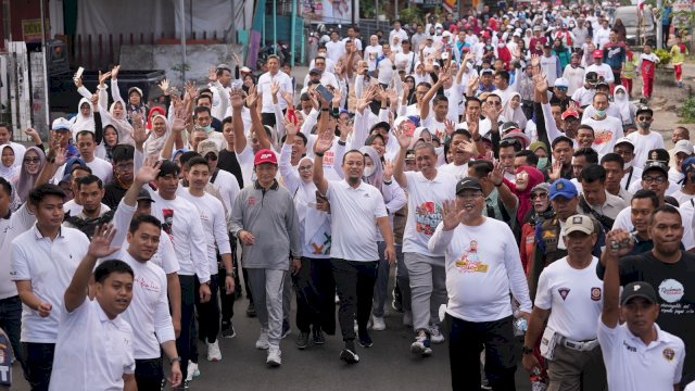 20 Ribu Warga Wajo Ramaikan Jalan Sehat Anti Mager Bersama Gubernur Andi Sudirman