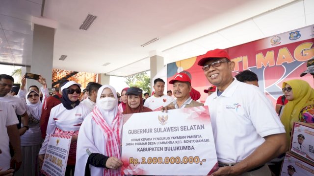 Gubernur Sulsel Serahkan Dana Hibah Rp3 Miliar untuk Pondok Pesantren Panrita Jabal Hikmah