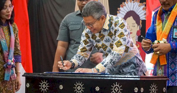 Aktif Melindungi Kekayaan Intelektual, Taufan Pawe Terima Penghargaan Kemenkumham