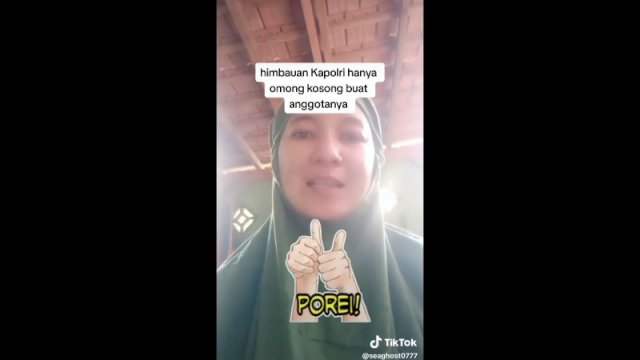 Seorang ibu merasa kesal lantaran putranya tidak kunjung lulus praktik ujian SIM C hingga 13 kali. (Tangkapan layar TikTok @seaghost0777)