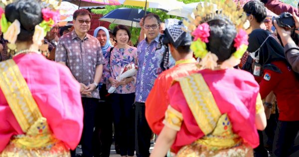 Danny Pomanto Ajak Pejabat Singapura Jelajahi Lorong Wisata Zurich, Coba Jus dan Keripik Olahan Masyarakat