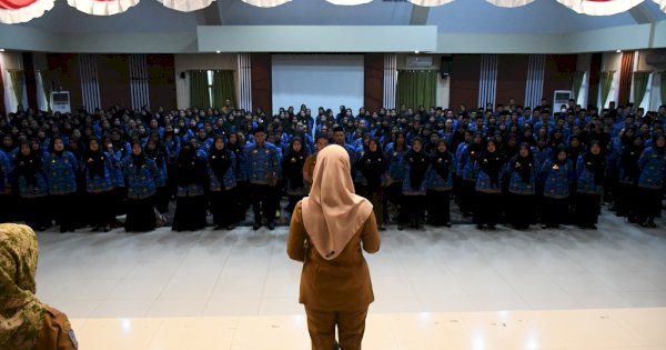 Bupati Indah Serahkan SK 361 Formasi Guru dan 20 Tenaga Kesehatan Tahun 2022