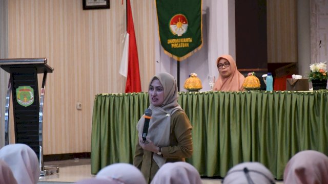 Bupati Luwu Utara, Indah Putri Indriani hadiri pertemuan rutin Dharma Wanita Persatuan Kabupaten Luwu Utara di Aula lagaligo kantor Bupati Luwu Utara Selasa (8/08/2023). 