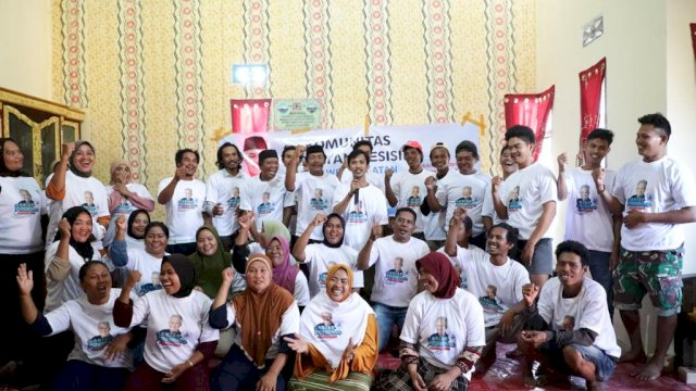 Komunitas Nelayan Pesisir (KNP) Sulawesi Selatan (Sulsel) dukung Ganjar menggelar kegiatan edukasi terhadap nelayan di Desa Laikang, Kecamatan Laikang, Kabupaten Takalar, Sulawesi Selatan. 