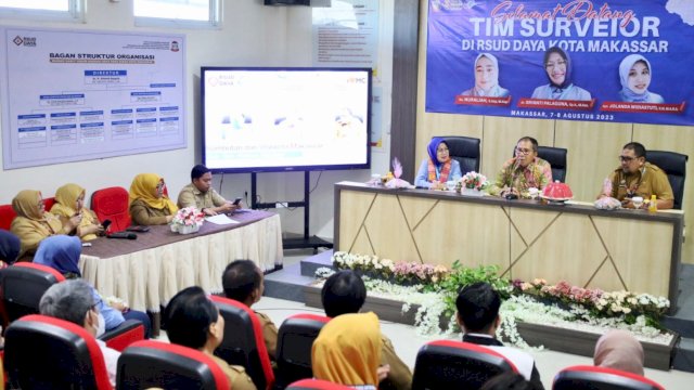 Ketgam: Wali Kota Makassar Moh Ramdhan Pomanto didampingi Manajemen RSUD Daya Kota Makassar menerima Tim Surveior LAM-KPRS, 7 Agustus 2023 lalu.