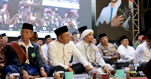 Wali Kota Danny Hadiri Pelaksanaan Zikir dan Shalawat Bersama Pangdam Hasanuddin dan Ribuan Masyarakat