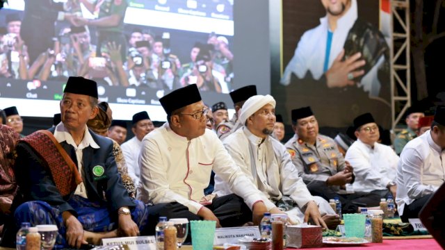 Wali Kota Danny Hadiri Pelaksanaan Zikir dan Shalawat Bersama Pangdam Hasanuddin dan Ribuan Masyarakat