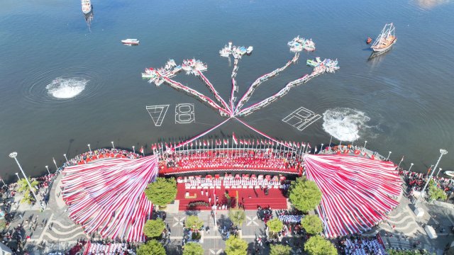 Pemerintah Kota Makassar menggelar upacara peringatan Hari Ulang Tahun (HUT) ke-78 RI dan mengibarkan sang saka Merah Putih berlangsung di Anjungan City Of Makassar, Kamis (17/8/2023).