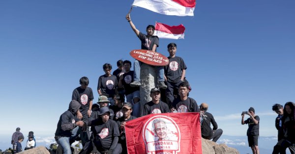 HUT RI Ke-78, Pandawa Ganjar Sukses Kibarkan Merah Putih di Atap Sulawesi