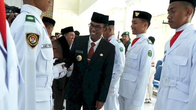 Pj Bupati Takalar Beri Bonus Liburan untuk Paskibra ke Surabaya 