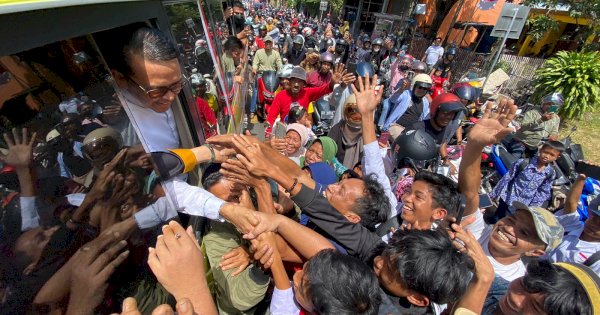 Masyarakat Sambut Nurdin Abdullah Saat Pulang Kampung ke Bantaeng