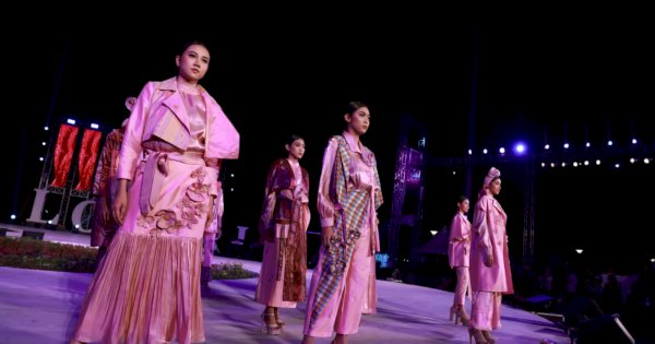 Desainer Asal Malaysia Tampilkan Karya di Fashion Show F8 Makassar