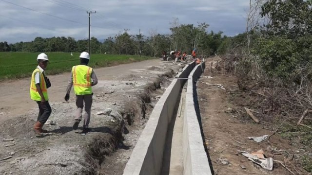 Pemprov Sulsel Kerjakan Jalan Tanabatue-Sanrego-Palattae di Kabupaten Bone