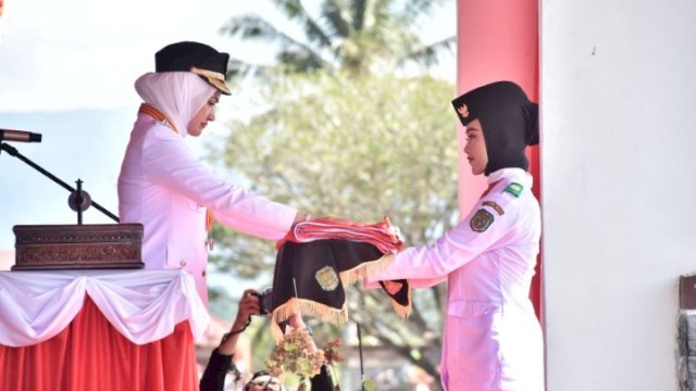 Bupati Luwu Utara, Indah Putri Indriani saat bertindak sebagai inspektur upacara HUT Ke-78 RI, Kamis (17/8/2023). 