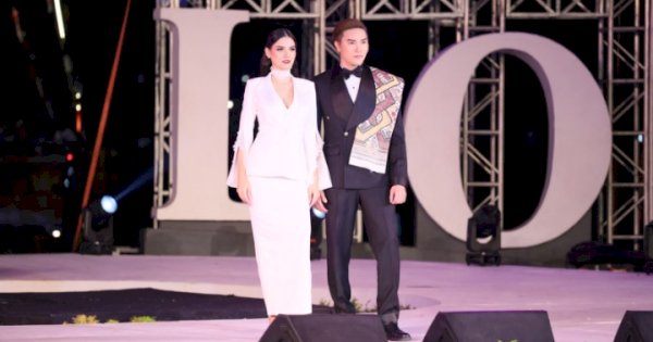 Miss Universe Laos Kembali Ramaikan Panggung Fashion Show Festival F8