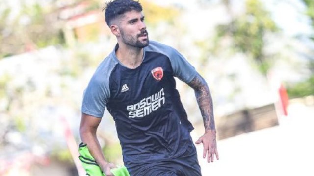 Dokumentasi Kike Linares saat mengikuti sesi latihan bersama PSM Makassar beberapa waktu lalu. (foto: Official PSM Makassar) 