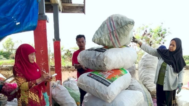 Camat Tallo Alamsyah Puji Hj Sunaani yang Ajak Masyarakat Konversi Sampah Jadi Uang