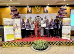 Rektor Universitas Papua Meky Sagrim Raih Penghargaan Pendidikan di Bali