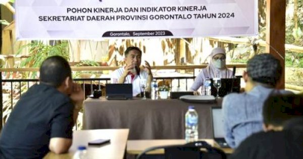 Penjabat Sekprov Gorontalo Pimpin Rapat Finalisasi dan Indikator Kinerja 2024 di Lingkup Biro