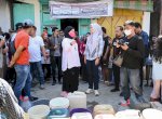 Tinjau Pembagian Air Tangki di Ujung Tanah, Indira Dampingi Wawali Fatmawati