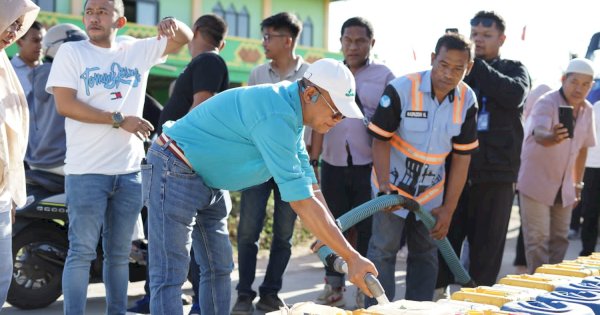 PDAM Makassar Salurkan Air Bersih Lewat Mobil Tangki Secara Gratis