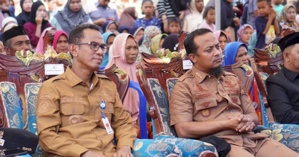 Letakkan Batu Pertama Tanggul Penahan Abrasi Pantai Takalar, Ini Pesan Gubernur Sulsel