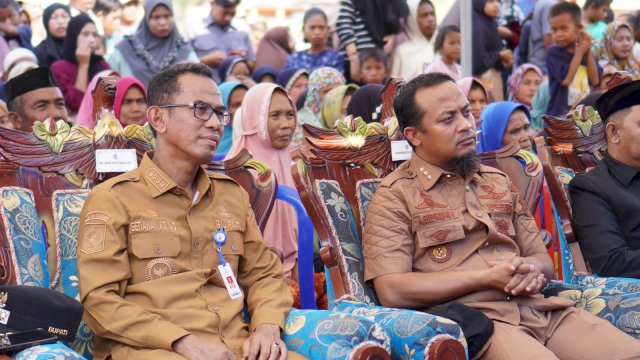 Letakkan Batu Pertama Tanggul Penahan Abrasi Pantai Takalar, Ini Pesan Gubernur Sulsel