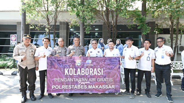 Polrestabes Dukung PDAM Makassar Salurkan Air Tangki ke Warga