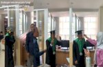 Viral Mahasiswa Wisuda Sendirian di Ruangan Rektorat, Alasannya Bikin Heran 