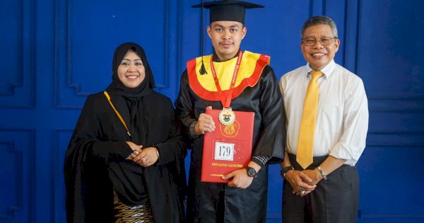 Selamat, Putra Bungsu Taufan Pawe Raih Gelar Sarjana Hukum di Unhas