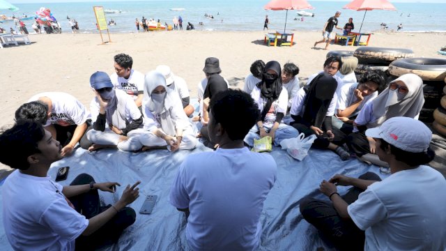 Komunitas Nelayan Pesisir Sulawesi Selatan (Sulsel) sebagai sukarelawan pendukung Ganjar Pranowo menggelar penyuluhan dan edukasi cara penanganan limbah plastik pada Minggu (17/9/2023).