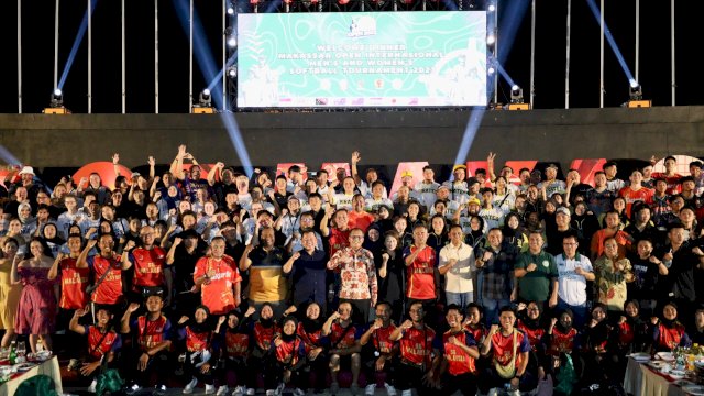 Wali Kota Danny Pomanto Jamu Peserta Makassar Open International Men and Women Softball Turnament
