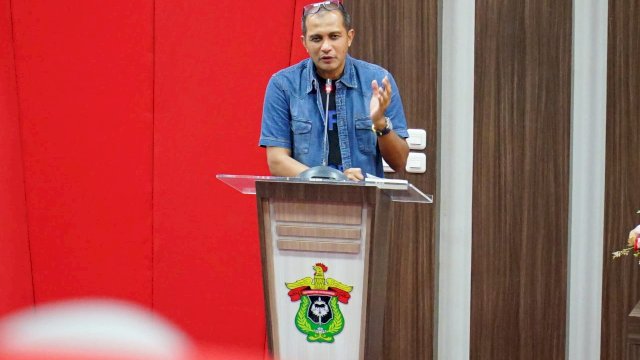 Wakil menteri Hukum dan HAM, Eddy O.S Hiariej beri kuliah umum mahasiswa fakultas Hukum Universitas Hasanuddin (Unhas) Makassar sekaligus meluncurkan buku Dasar-dasar Ilmu Hukum (Memahami Kaidah, Teori, Asas dan Filsafat Hukum) yang ditulisnya bersama dengan Zainal Arifin Mochtar.