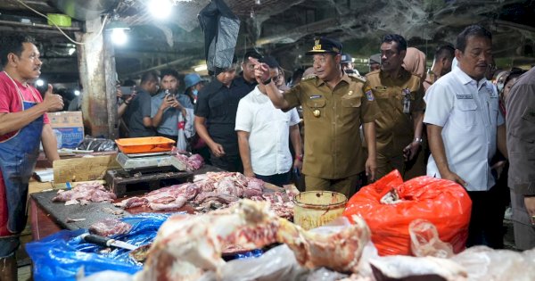 Pj Gubernur Bahtiar Bersama Forkopimda Tinjau Harga Kebutuhan Pokok di Pasar Tradisional