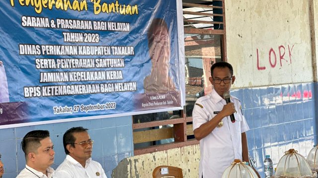 Serahkan Bantuan Nelayan, Pj Bupati Takalar Harap Hasil Tangkapan Meningkat