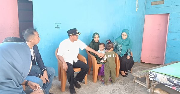 Pj Bupati Bareng Pj Ketua TP PKK Takalar Kunjungi Keluarga Stunting, Salurkan Bantuan Sembako 