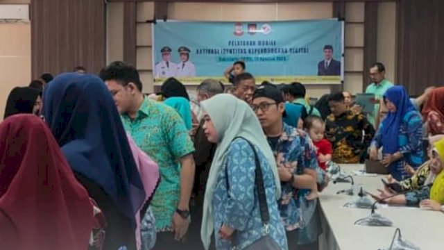 Dinas Kependudukan dan Pencatatan Sipil (Disdukcapil) Kota Makassar melakukan pelayanan mobile di kantor DPRD kota Makassar berupa Aktivasi Identitas Kependudukan Digital (IKD) atau KTP Digital, Kamis (10/8/2023).