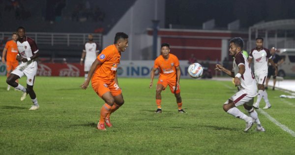 Bernardo Tavares Protes Soal Penalti Borneo FC, Wasit: Headset Tidak Berfungsi 