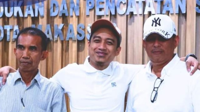 Dokumentasi Kepala Dinas Kependudukan dan Catatan Sipil (Dusdukcapil) Makassar Muhammad Hatim usai melepas tiga pegawai yang memasuki masa purna bakti. 