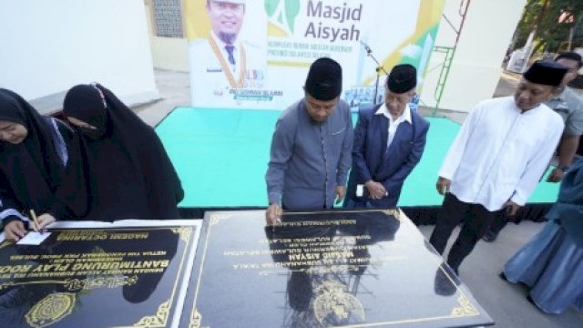 Andi Sudirman Resmikan Masjid Aisyah di Rujab Gubernur Sulsel
