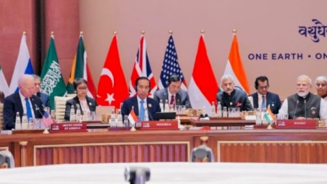 Presiden Jokowi dalam pertemuan sesi pertama KTT G20 India di Bharat Mandapam, IECC, Pragati Maidan, New Delhi, India, Sabtu (09/09/2023). Sumber : Sekretariat Presiden 