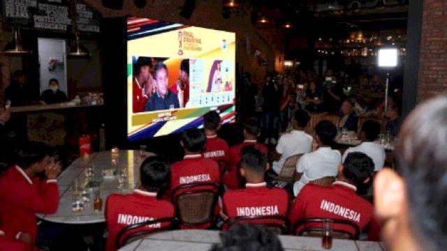 Suasana drawing Piala Dunia U-17 yang diikuti para pemain, staf pelatih di Restoran Sudestada di Jakarta Pusat. (foto: PSSI) 