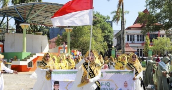 Taufan Pawe Buka Pekan Maulid BKMT Tingkat Kota