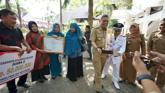 Taufan Pawe Kebanjiran Penghargaan di Ujung Masa Jabatan