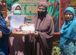 Pj Bupati Takalar Serahkan Hadiah Juara Lomba Pekarangan Produktif