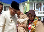 Erna Taufan Tak Bisa Tahan Air Matanya Saat Peletakan Batu Pertama Masjid SMP 2 Parepare