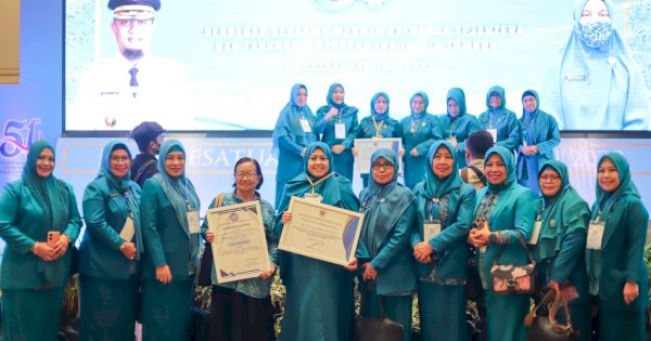 PKK Parepare &#8216;Dibanjiri&#8217; Penghargaan di Perayaan HKG Provinsi