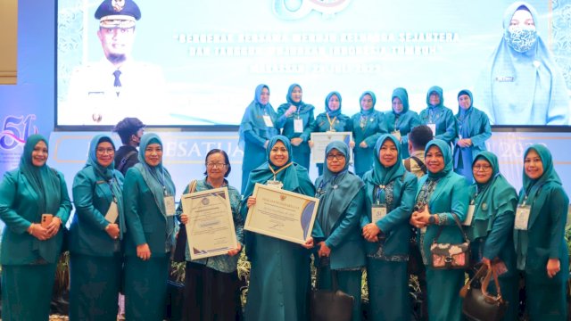 PKK Parepare &#8216;Dibanjiri&#8217; Penghargaan di Perayaan HKG Provinsi