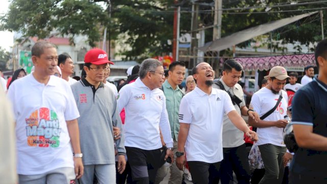 Akrabnya Taufan Pawe dan Andi Sudirman di Acara Jalan Sehat Anti Mager Expo Dekranasda Sulsel