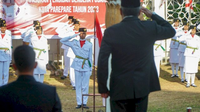 Wali Kota Taufan Pawe Kukuhkan Paskibraka Parepare